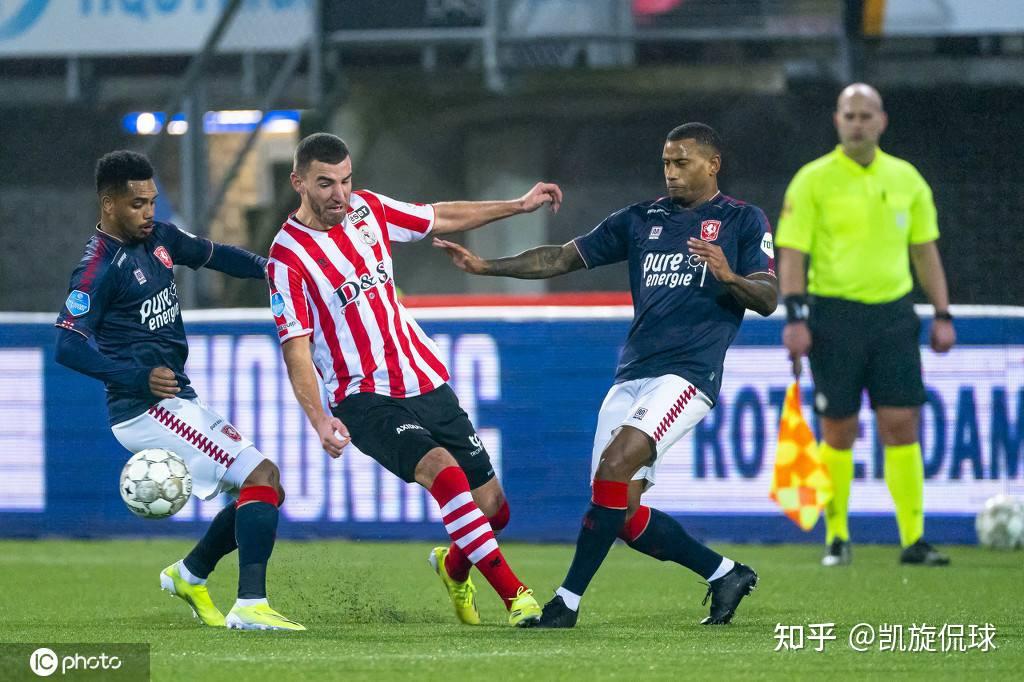 破门的一幕 破门的一幕